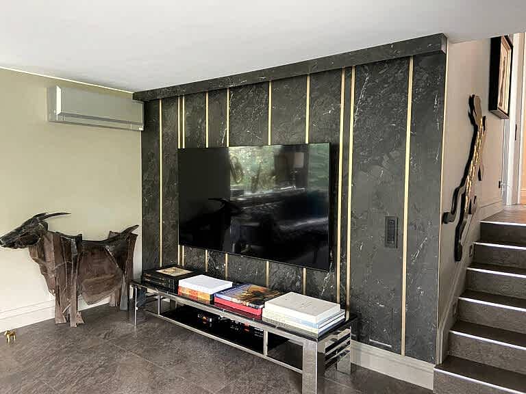 Özata Grup, en ince ayrıntısına kadar düşünülmüş mermer ve doğal taş tasarımları ile mükemmeliyeti evinize getiriyor. Kalite ve estetiği bir araya getiren ürünlerimizi inceleyin.