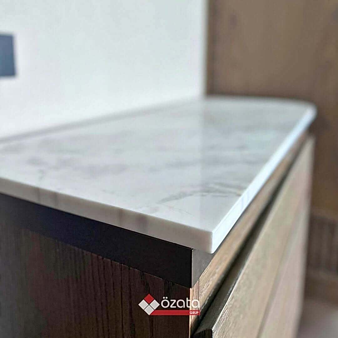  Elegansın İncisi: Neolith Calacata 6mm ile Tasarlanan Şifoniyer ve Komodin!