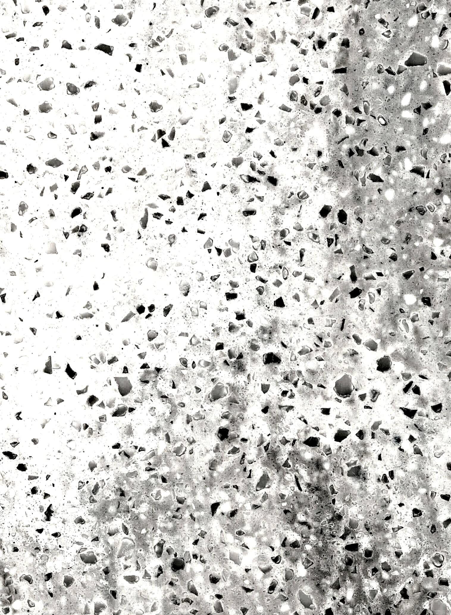 Betonumsu yüzeye noktasal detaylar antrasit renk geçişleri ve gelişigüzel damarlar mevcuttur