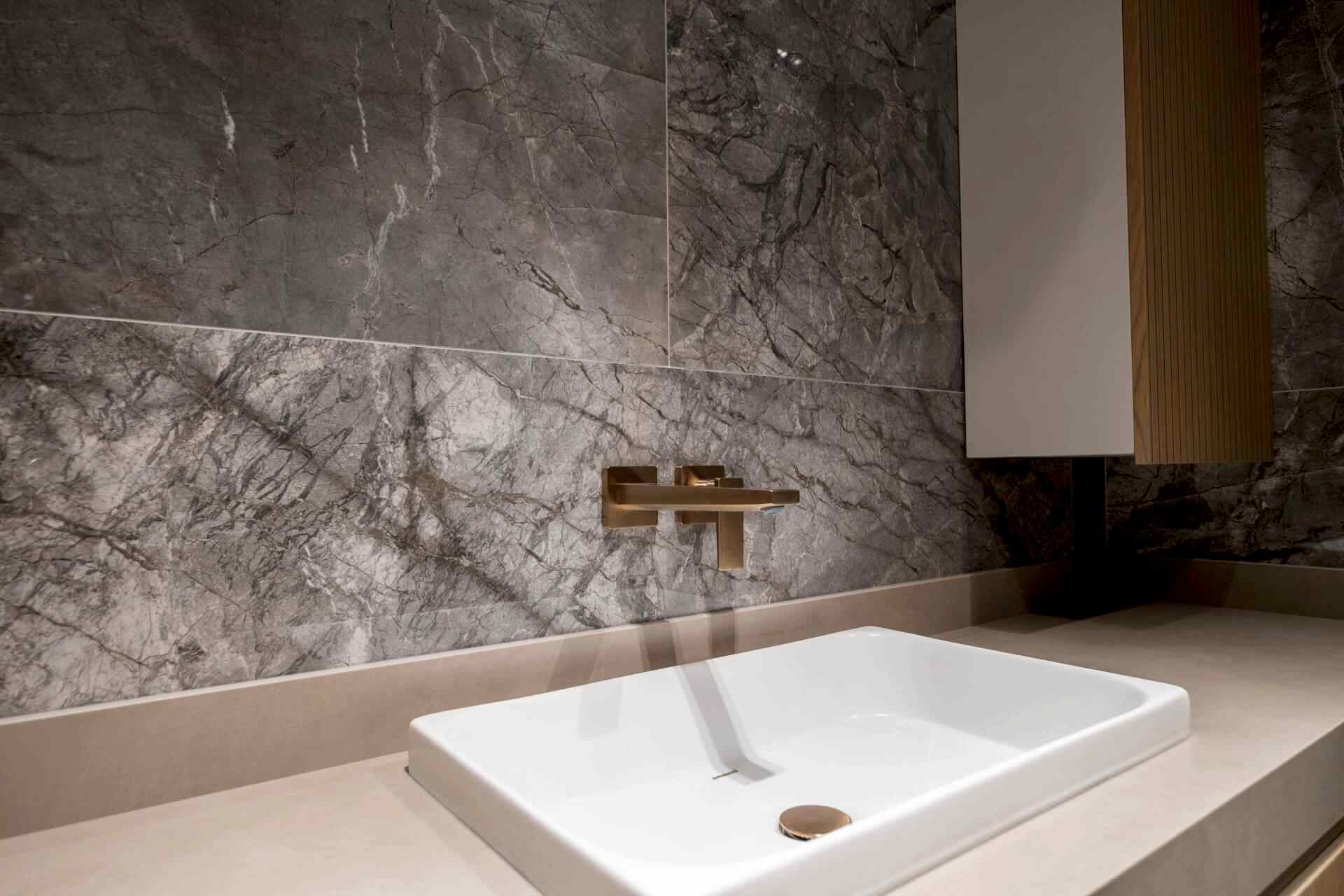 Porselen Banyo Tasarımlarıyla Estetik ve Fonksiyonelliği Bir Araya Getirin